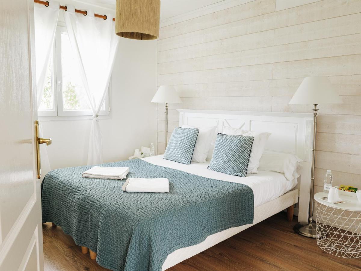 Chambres D'Hotes Villa La Louisiane Арес Екстериор снимка