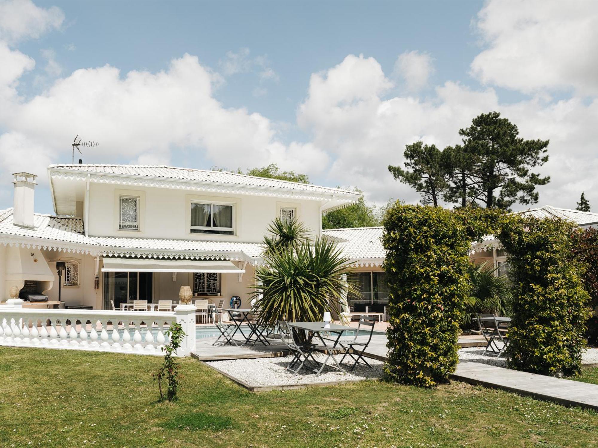 Chambres D'Hotes Villa La Louisiane Арес Екстериор снимка