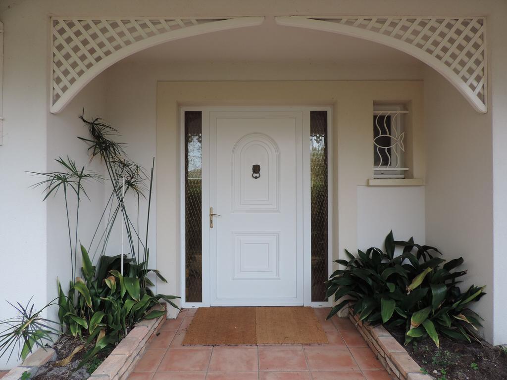 Chambres D'Hotes Villa La Louisiane Арес Екстериор снимка